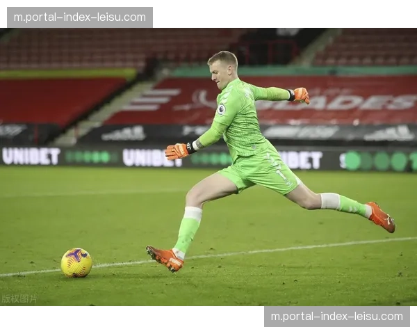 英格兰定位球防守引入篮球卡位技术，马奎尔担任禁区清道夫